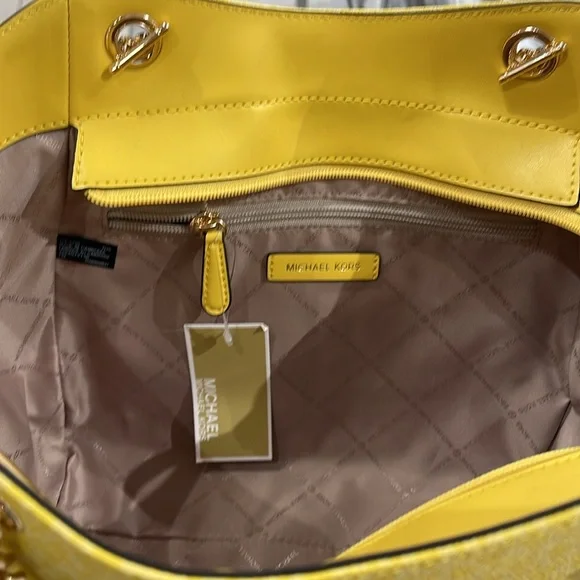 Michael Kors Jet Set Large Signature Logo Chain Shoulder Tote
DAISY YELLOW
NWT - Picture 10 of 16